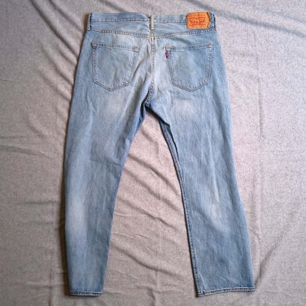Levi's 501 Straight Leg Button Fly Jeans Men Size 36x29 Light Wash Cotton Denim - Picture 2 of 7